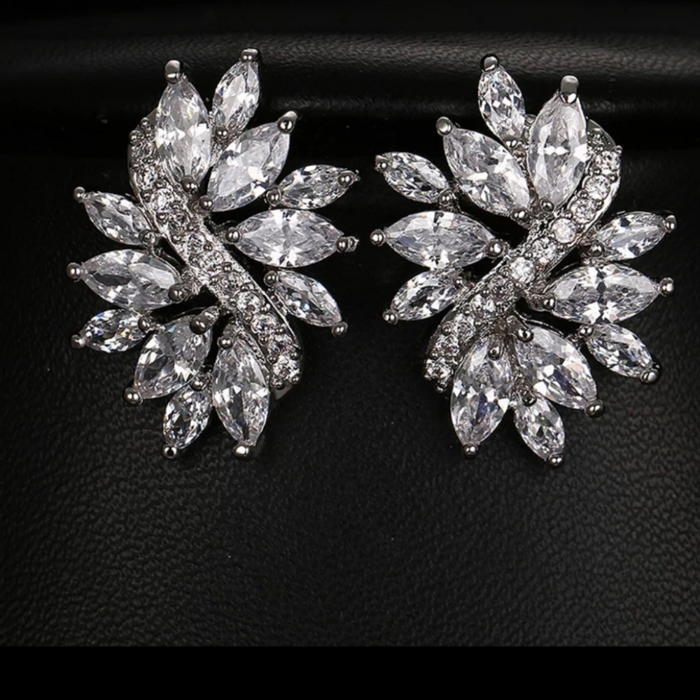18K White Gold Swarovski crystal Marquise earrings